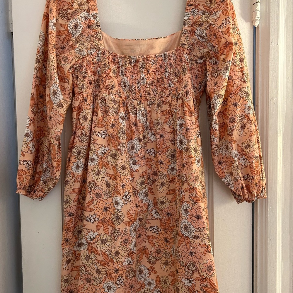 Such a cute dress! Peach floral perfect for summer and a vacation! - Picture 7 of 8